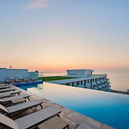 Soleil Anne In Infinity - Parking Mamaia